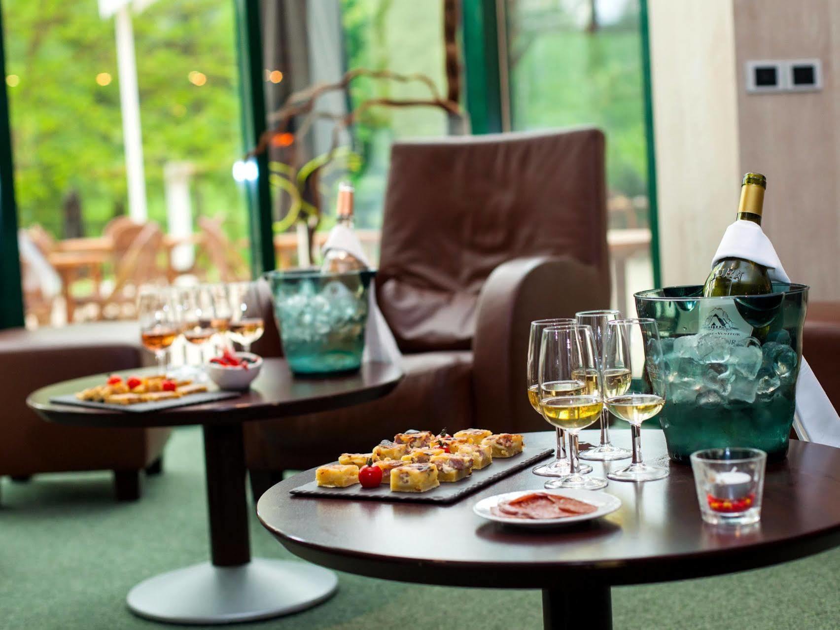 Logis Hotel Golf Le Domaine Du Val De Sorne Vernantois Eksteriør bilde